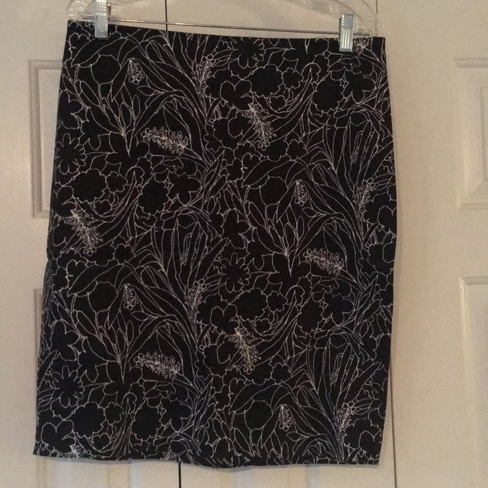 Black and White floral pencil skirt